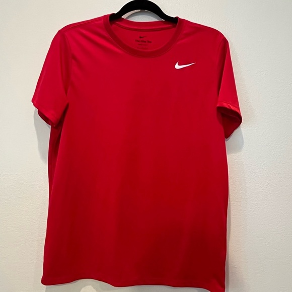Nike Red Short Sleeve Tee - Picture 1 of 3